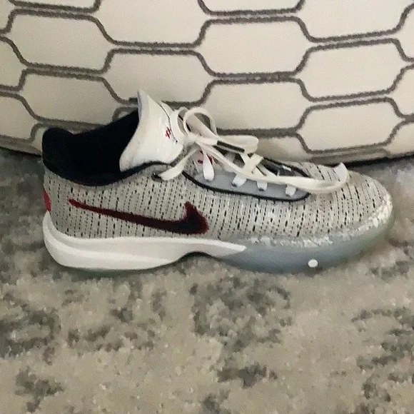 LeBron James 20’s - Picture 2 of 6